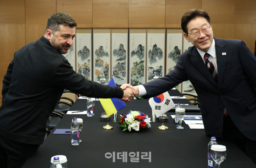 李, 젤렌스키 대통령과 회담…우크라 내 北 포로 해결 공감대