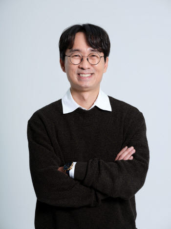 '왕사남' 장항준 감독, 역사 예능 MC 됐다…"줄 그으며 공부"