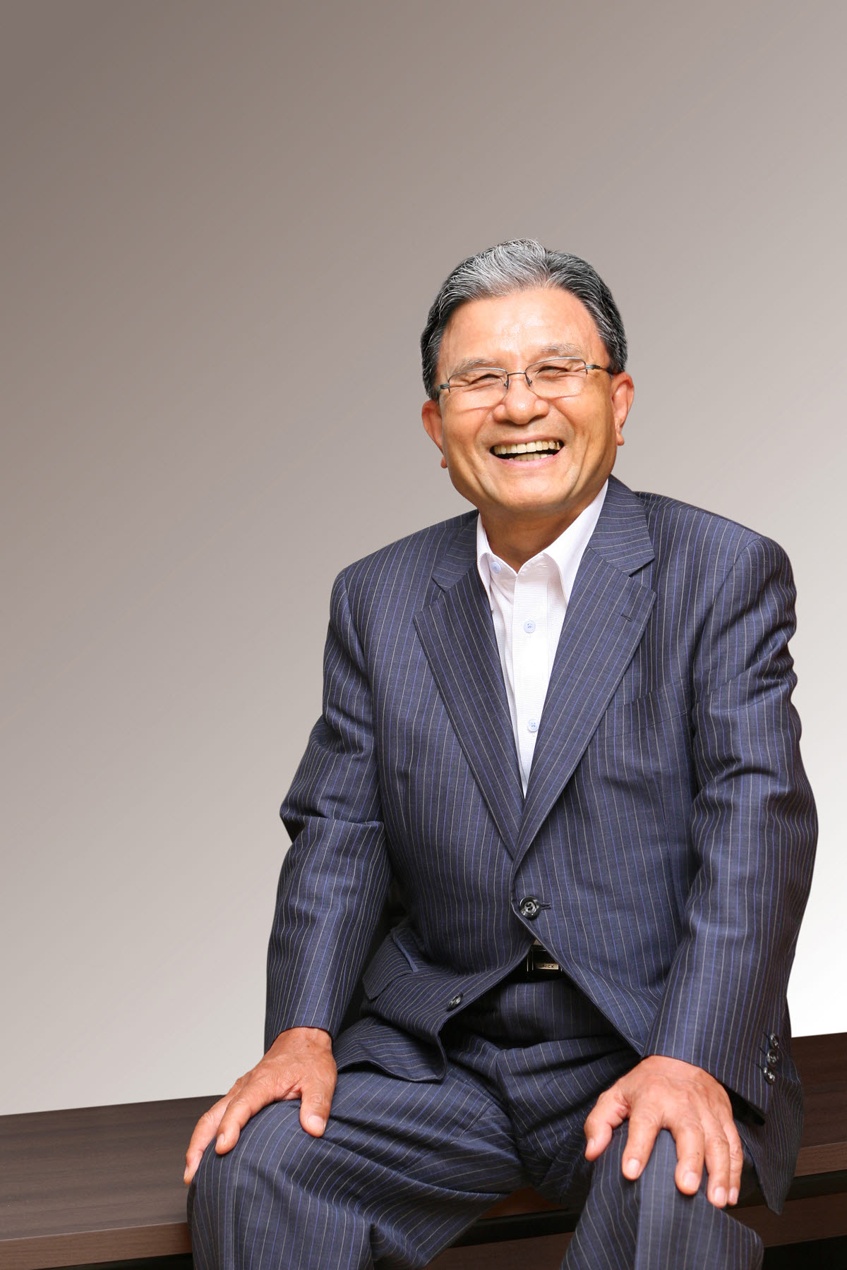 강병중 넥센그룹 회장, 사재 100억원 부산대에 기부