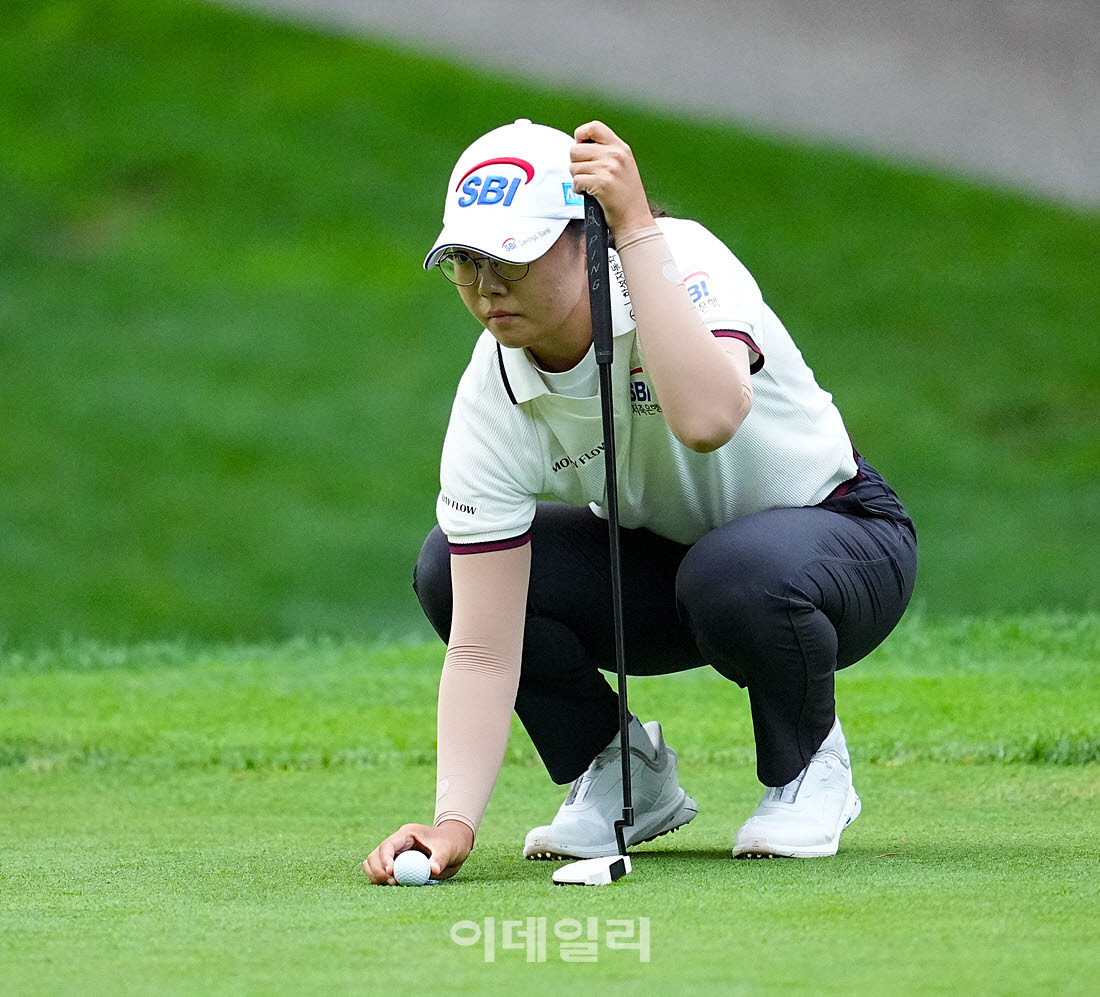 [포토]김가희,첫 홀 버디위해 오차없이