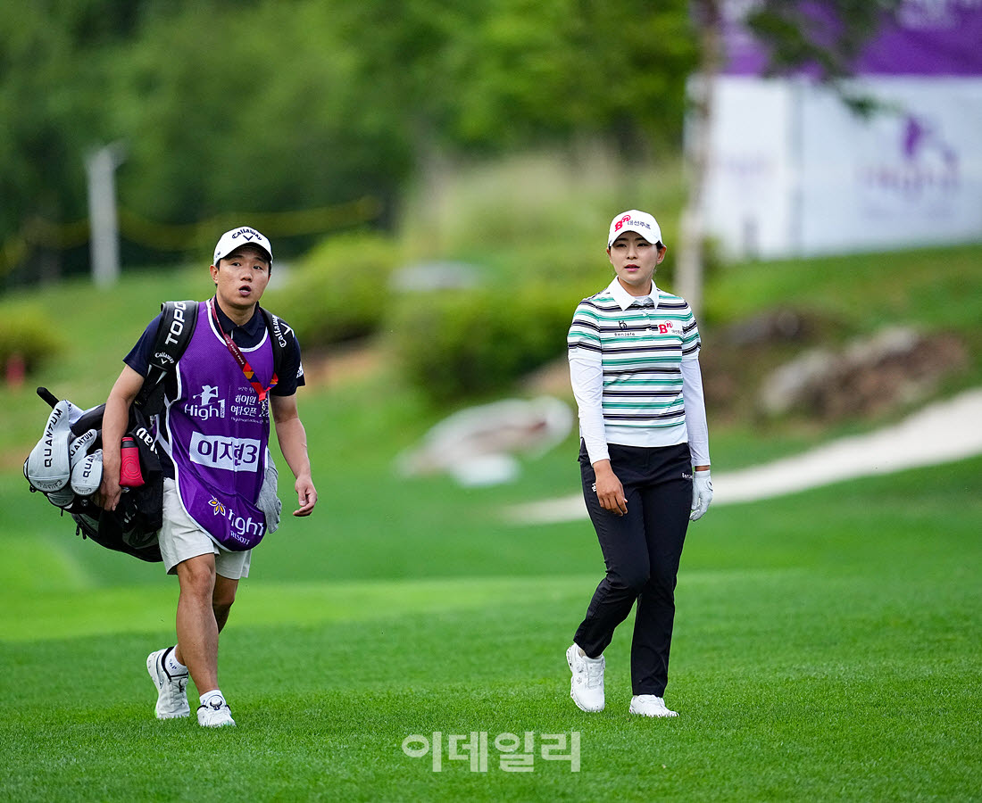 [포토]이지현,핀 방향 살피며 이동