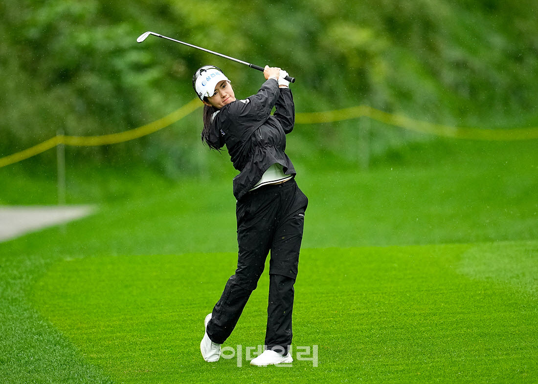 [포토]이세희,첫 홀 버디위해 붙어라