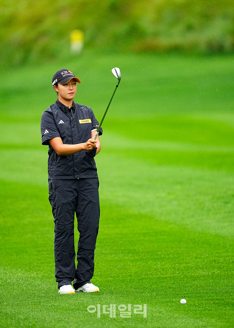 [포토]박예지,첫 홀 핀을 노린다