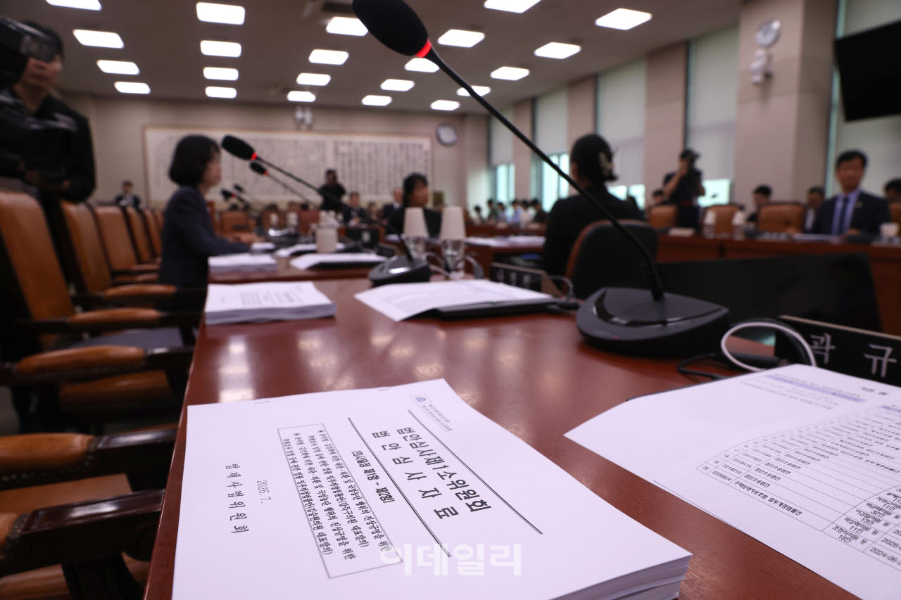 [포토]법사위 법안심사소위, '국민의힘 불참'