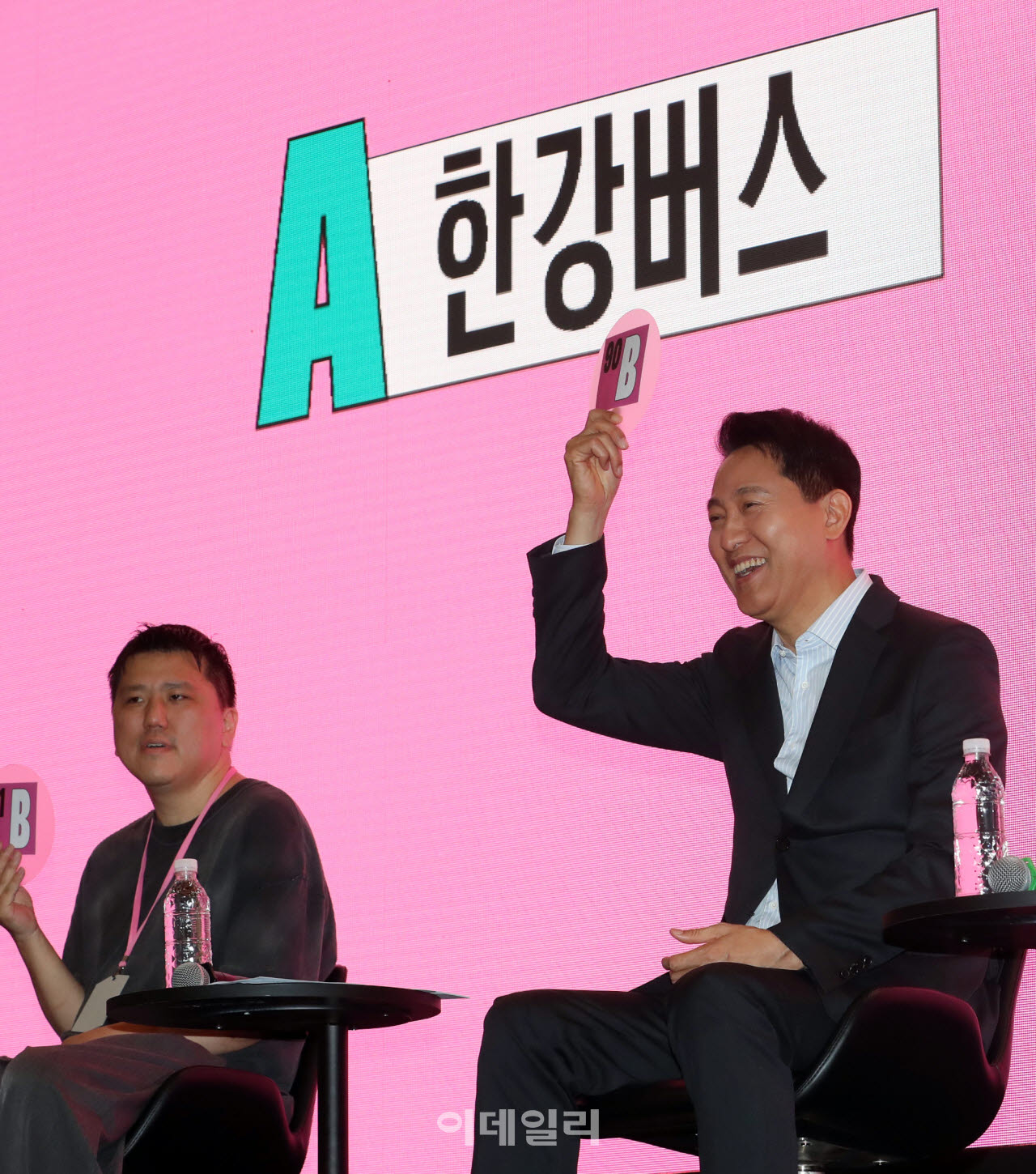 [포토] 청년들과 밸런스게임하는 오세훈 시장
