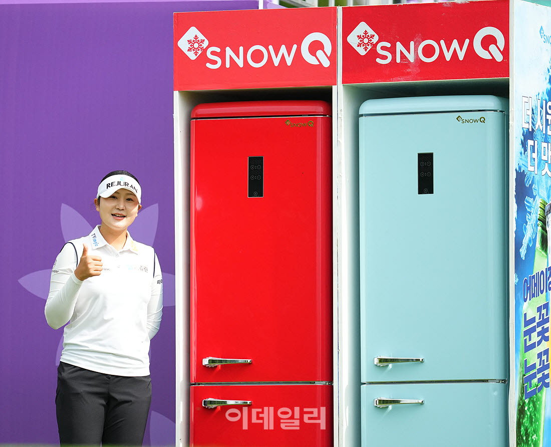 [포토]윤수아,살얼음 냉장고 최고네요