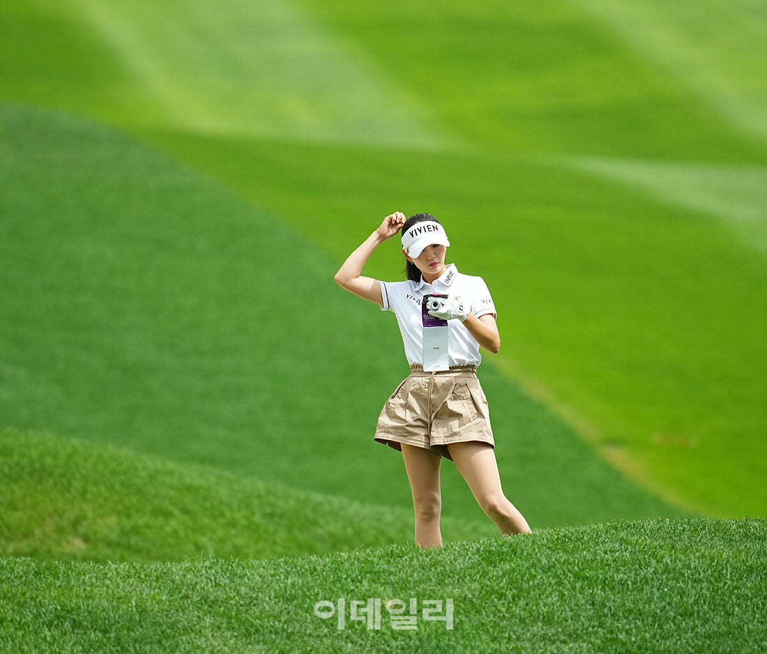 [포토]박소혜,야디지북을 확인해요