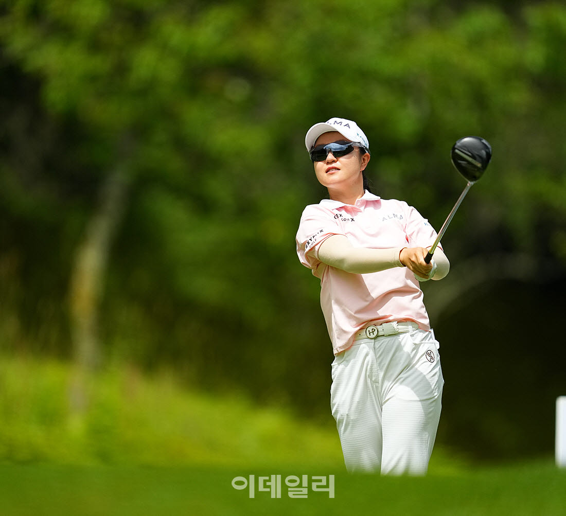 [포토]이승연,타구 방향은 중앙이다