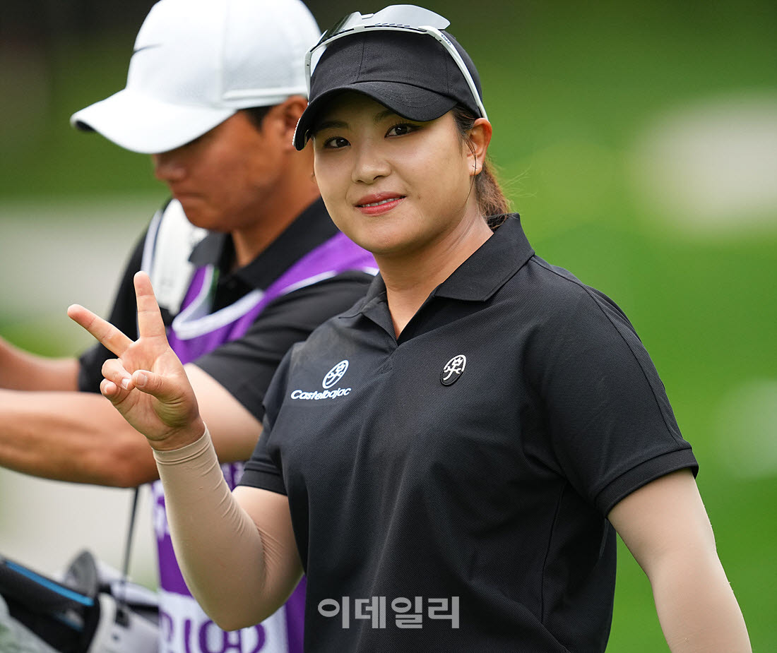 [포토]유서연,귀여운 브이 홀아웃