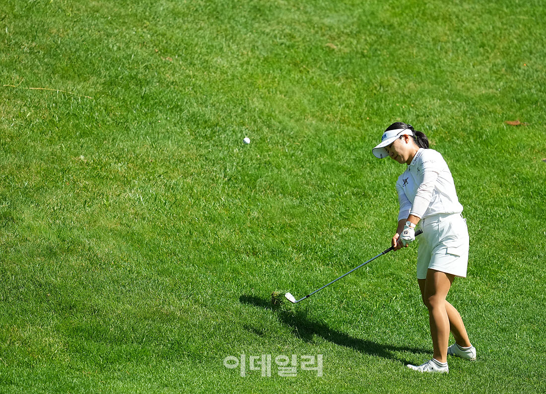 [포토]최가빈,경사면 절묘한 어프로치