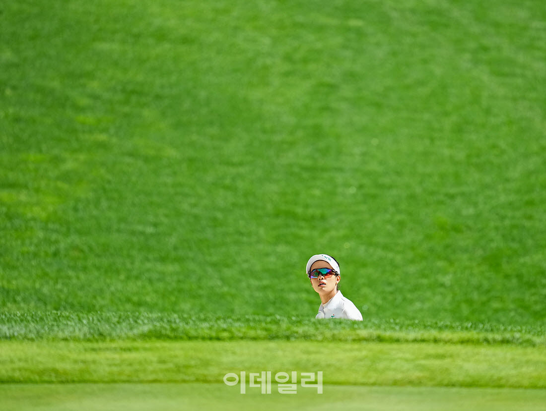 [포토]짜라위 분짠.핀을 보고 준비한다