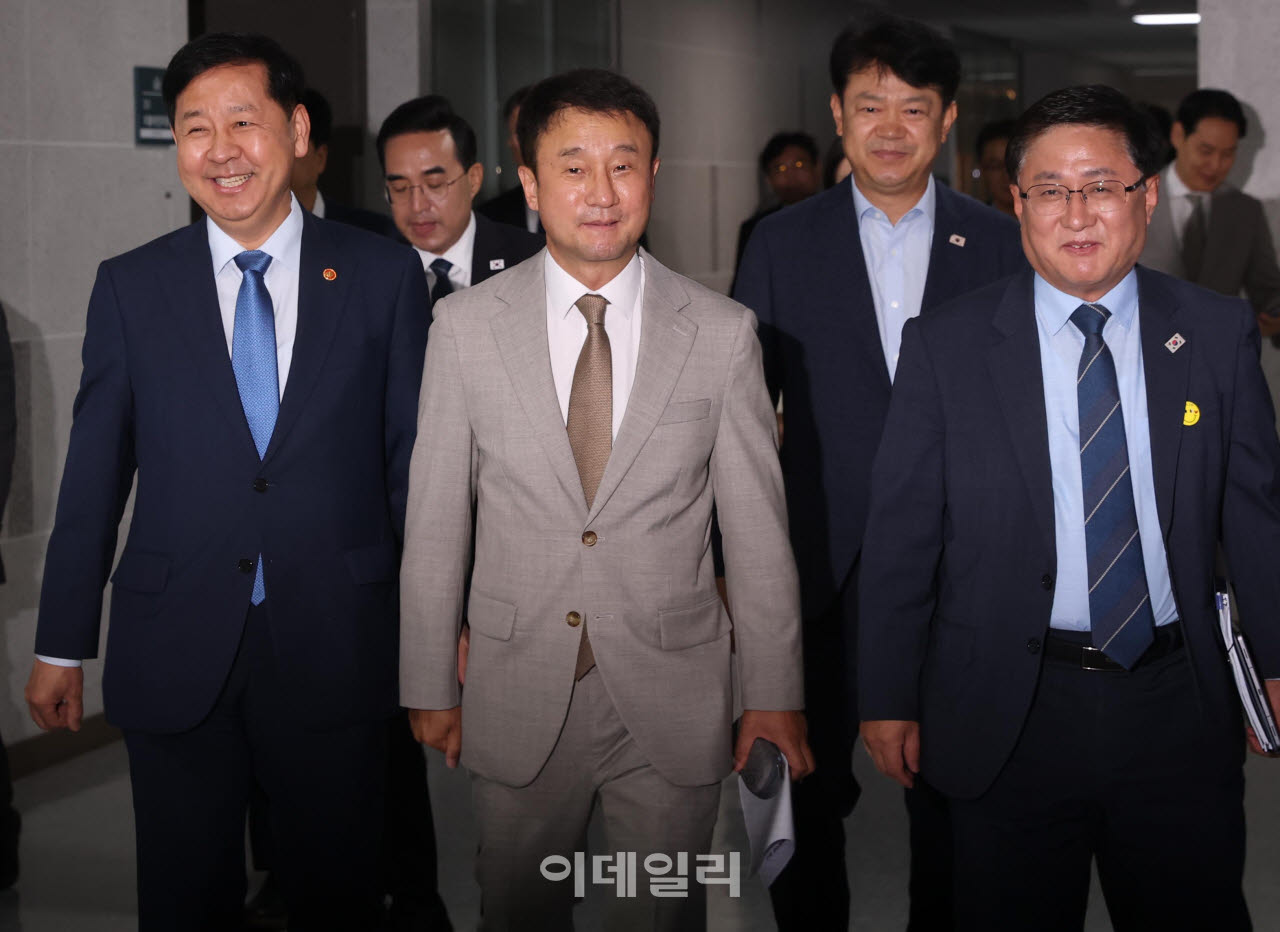 [포토]당정협의 참석하는 한병도-구윤철-김성환