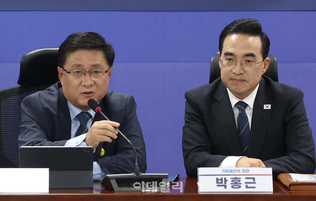[포토]당정협의, '모두발언하는 김성환 장관'