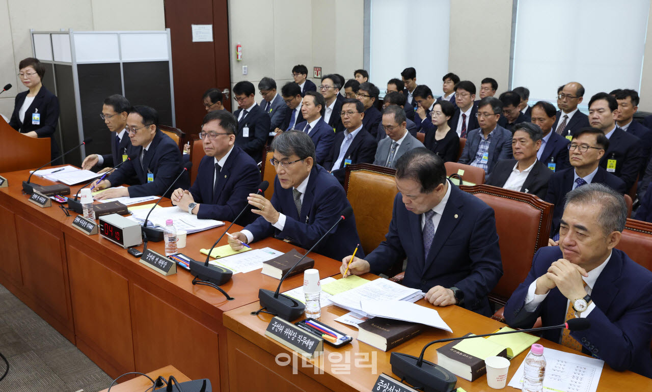 [포토]답변하는 노태악 전 중앙선관위원장