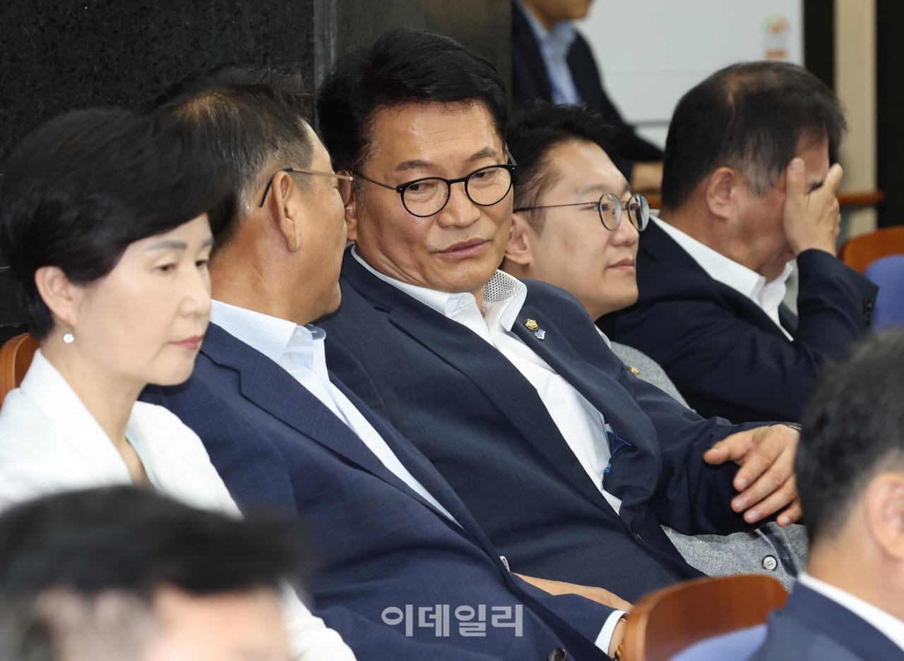 [포토]의원총회 참석한 송영길 의원