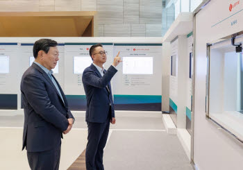 실적 개선에도 고삐 죈 신동빈 "본원적 경쟁력 확보"