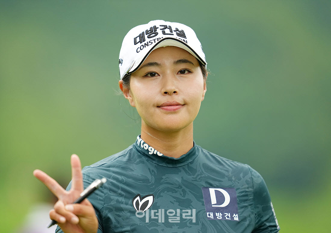 [포토]성유진,마무리는 차분한 브이