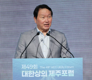 "일하는 방식 자체를 AI에 새로 맞추는 재설계 필요"