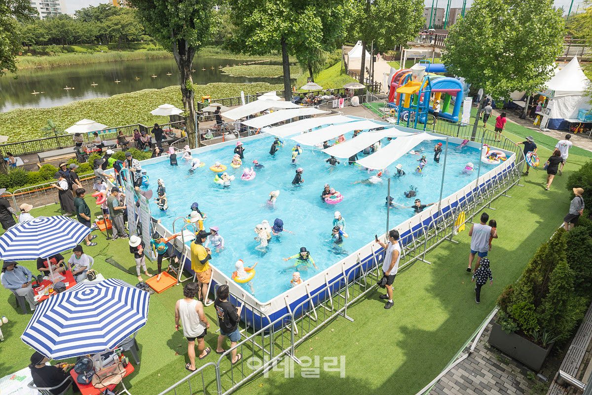 [포토] 양천구, 도심 워터파크 '서서울호수공원 물놀이장'