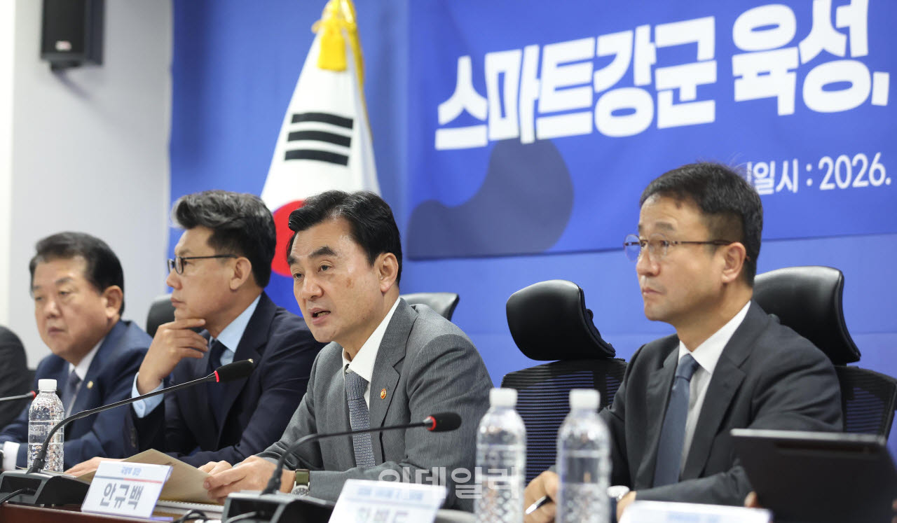 [포토]국군사관학교 창설방안 당정협의 '모두발언하는 안규백 장관'