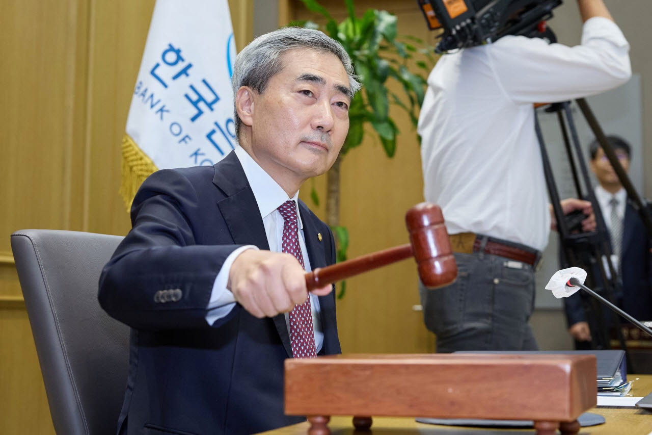 [속보]한국은행, 기준금리 연 2.75%로 인상…정책 기조 전환