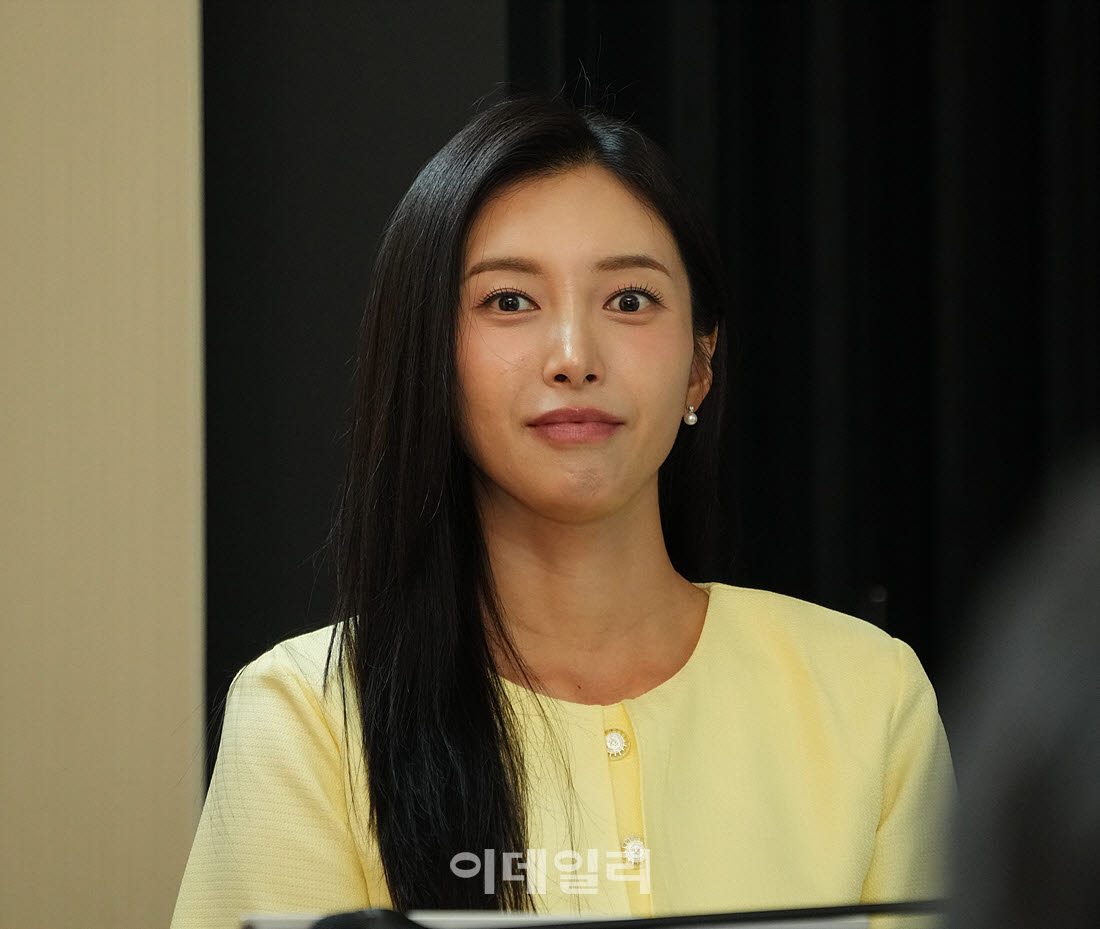 [포토]홍재경 아나운서,반가운 시선