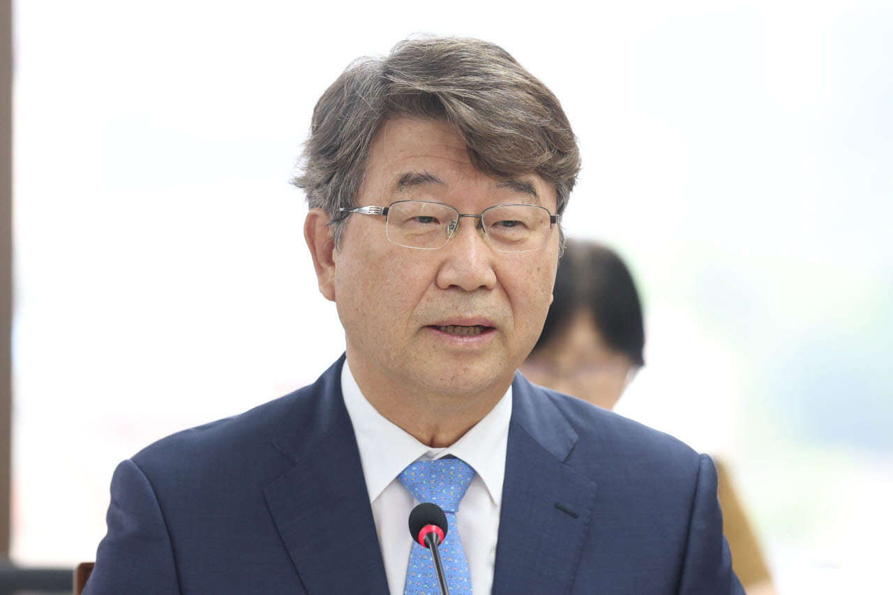 [포토]인사말하는 김지형 경사노위 위원장