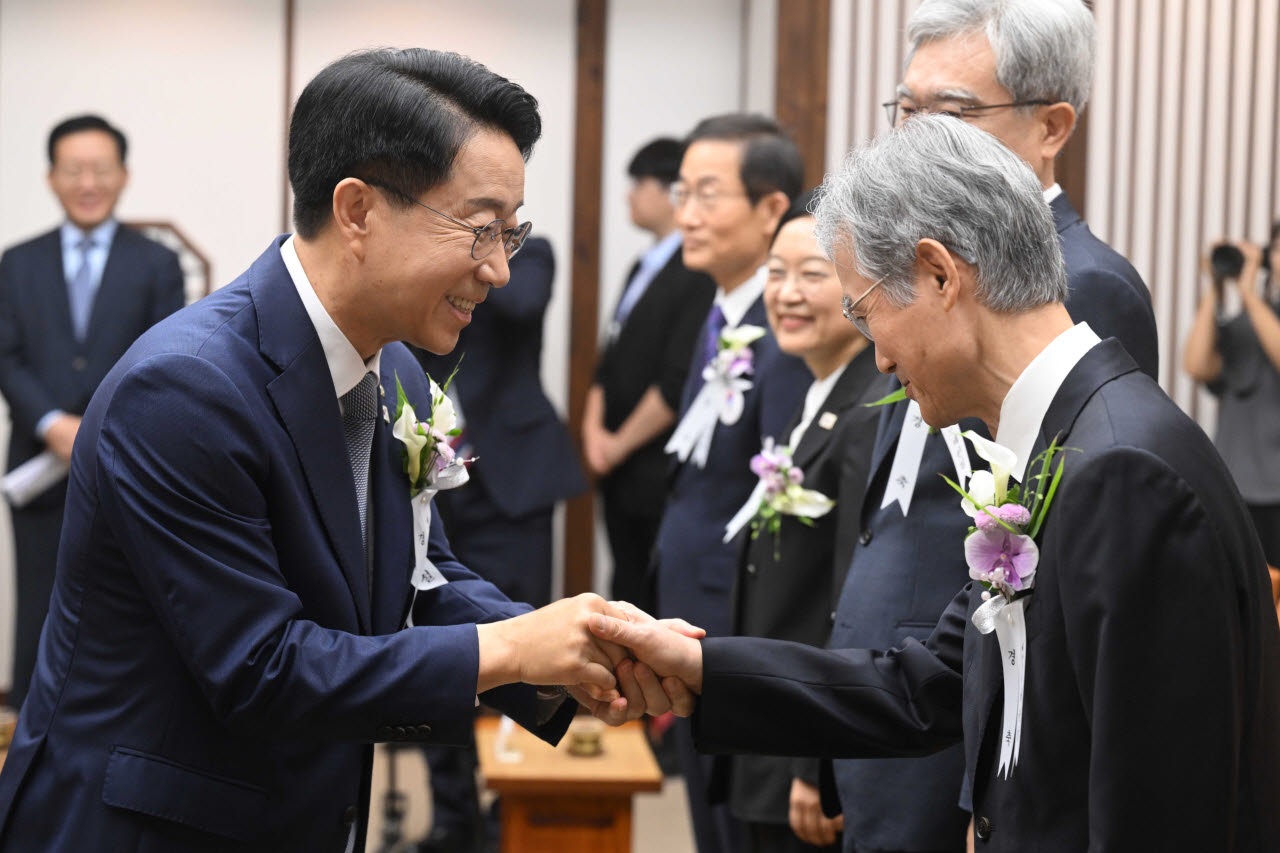[포토]인사 나누는 조정식 국회의장-조희대 대법원장