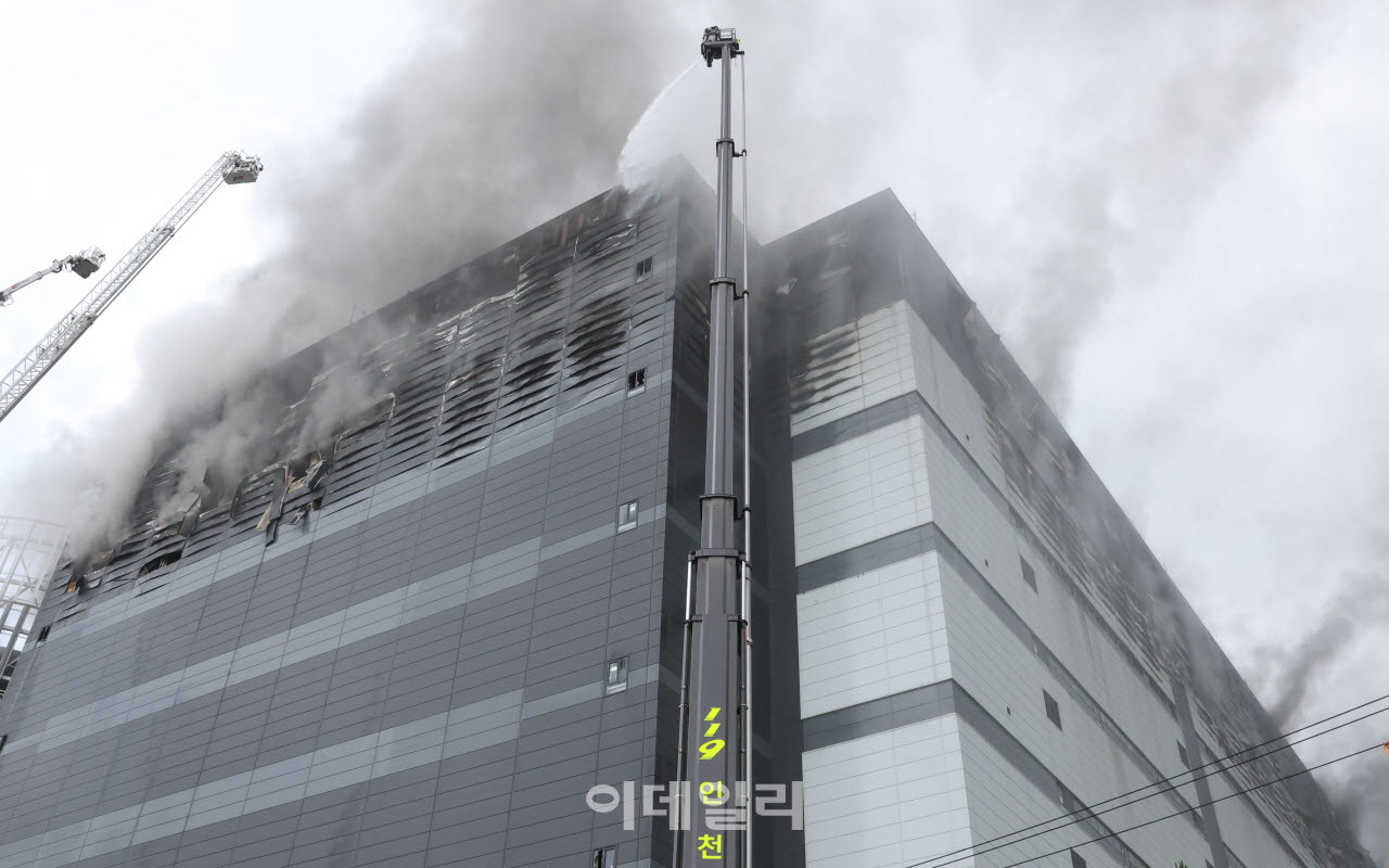 쿠팡, 인천센터 화재 대피 주민·소방대원에 긴급 구호물품 지원