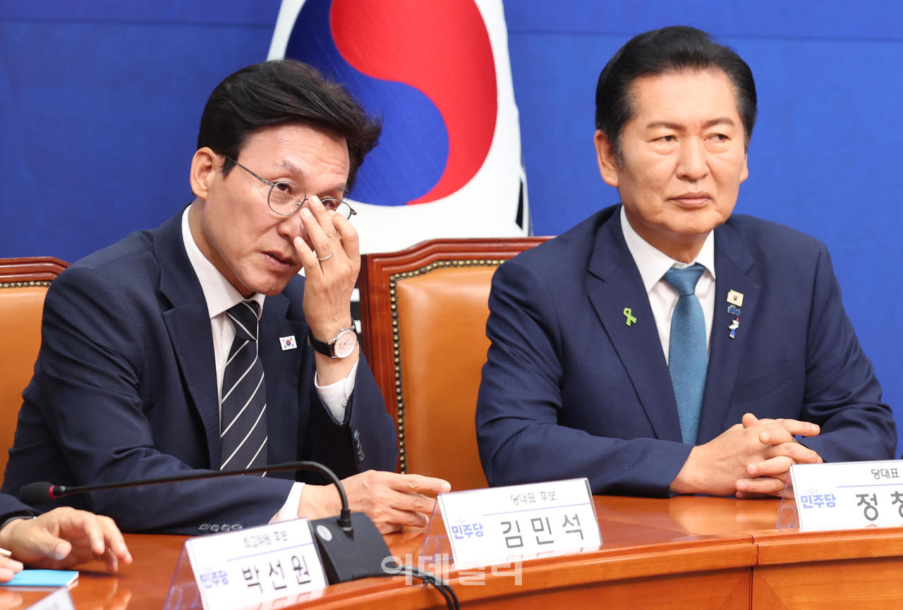 [포토]공명선거 실천 서약식 참석한 김민석-정청래