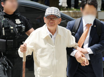 설마 했는데…신천지 이만희 수감 정보 빼돌린 교도관, 딱 걸렸다