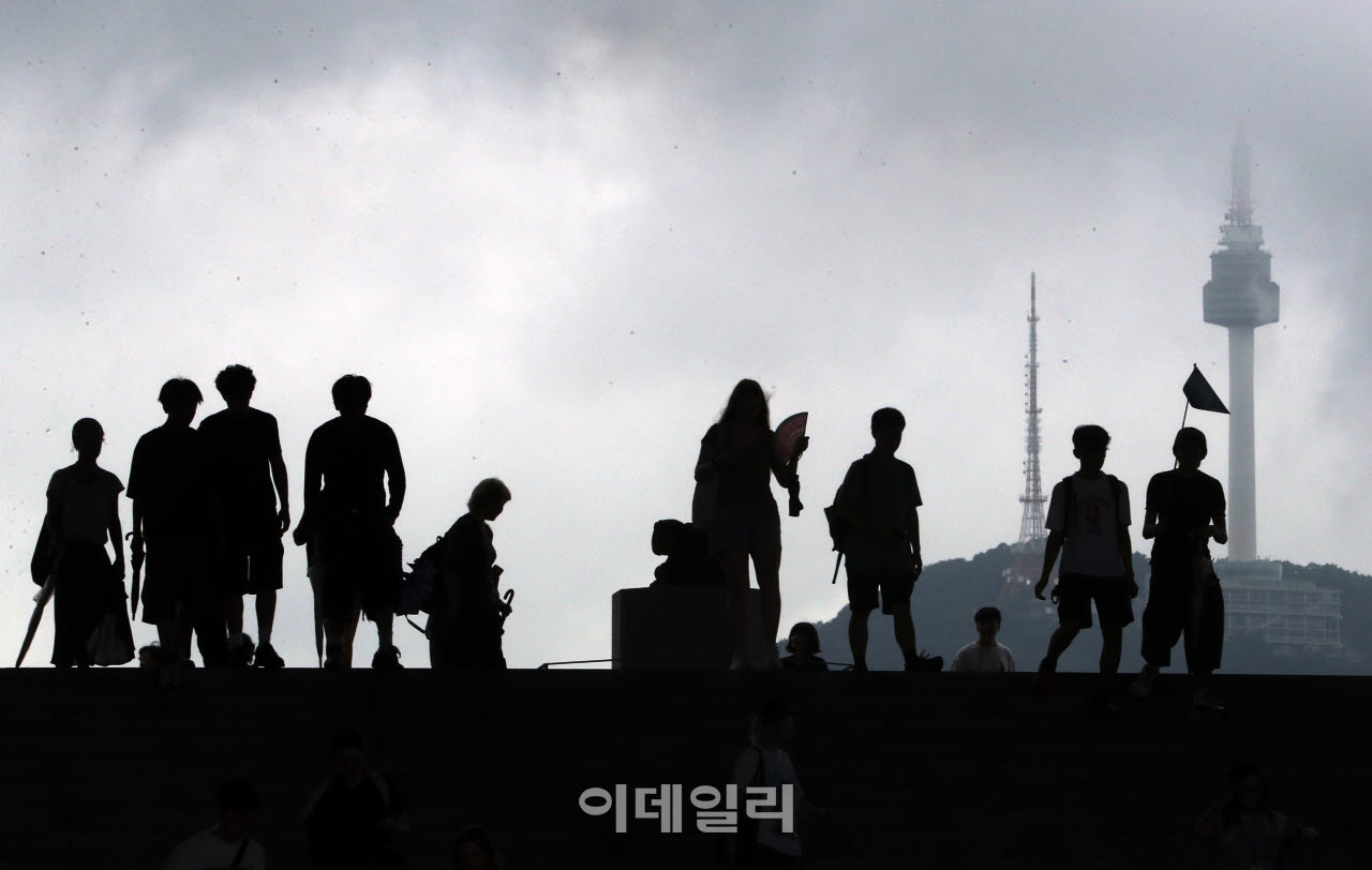 [포토] 궃은 날씨엔 박물관 관람