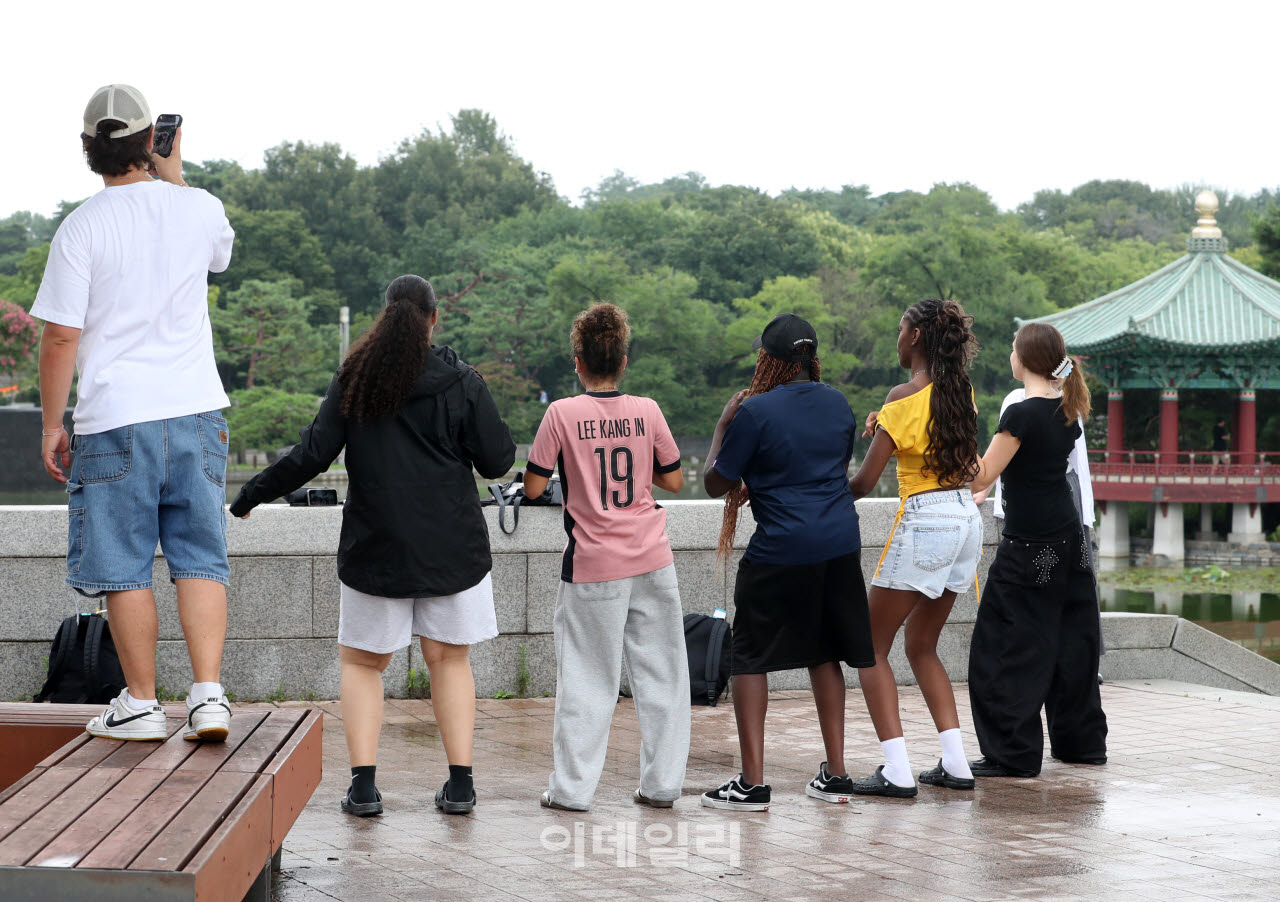 [포토] 한국 관광이 즐거운 외국인 학생들