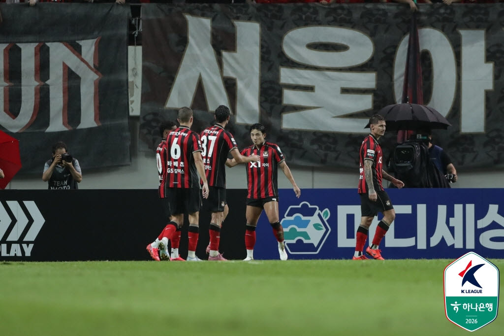 '6경기서 5승 1무' 서울, 승점 10점 차로 달아났다... 포항에 승리