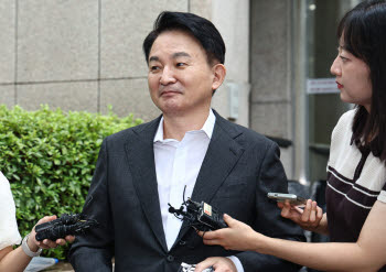 종합특검 출석한 원희룡 "마음대로 그림 그려보라…잘 안될 것"
