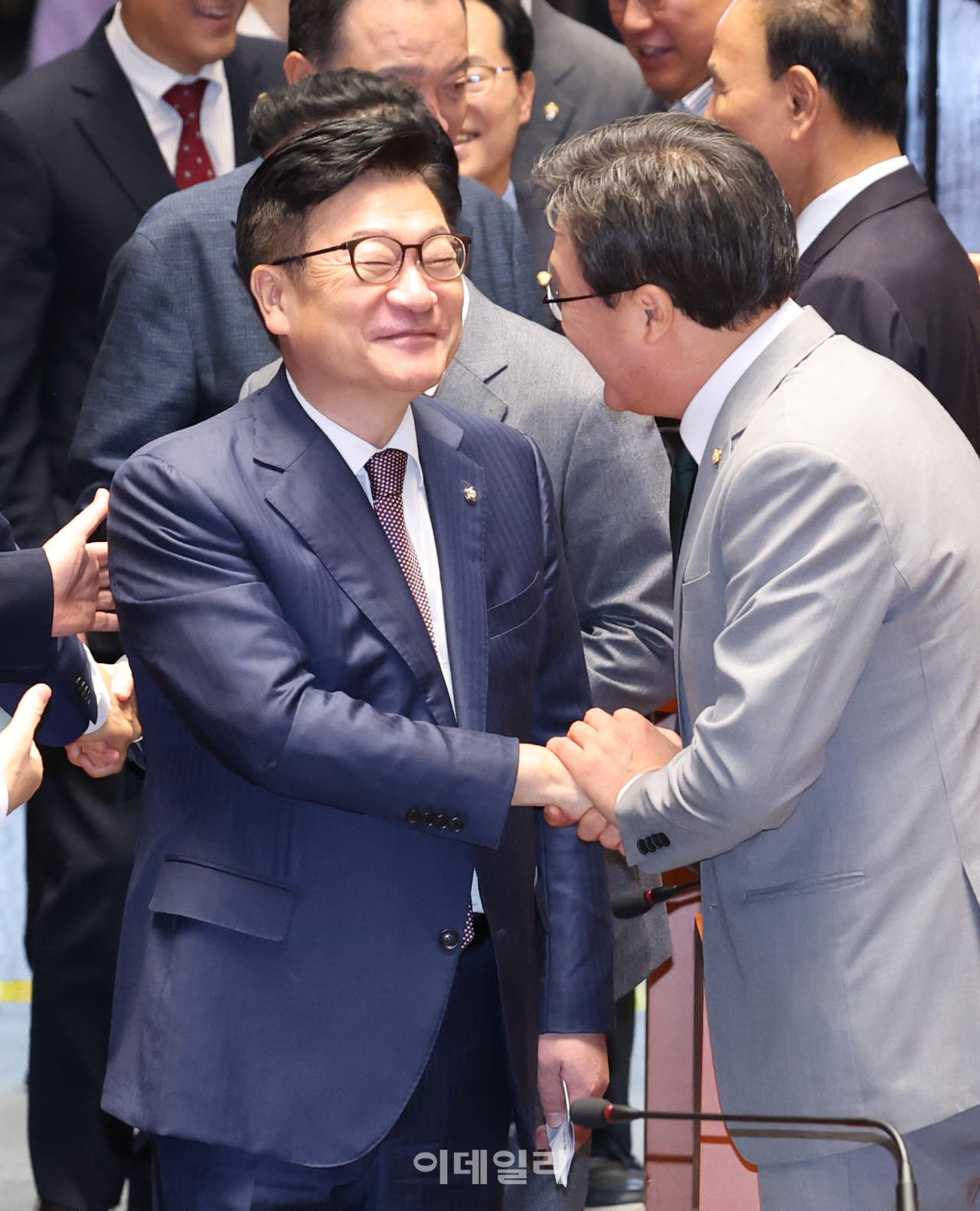 [포토]의원총회 참석하는 정점식 원내대표