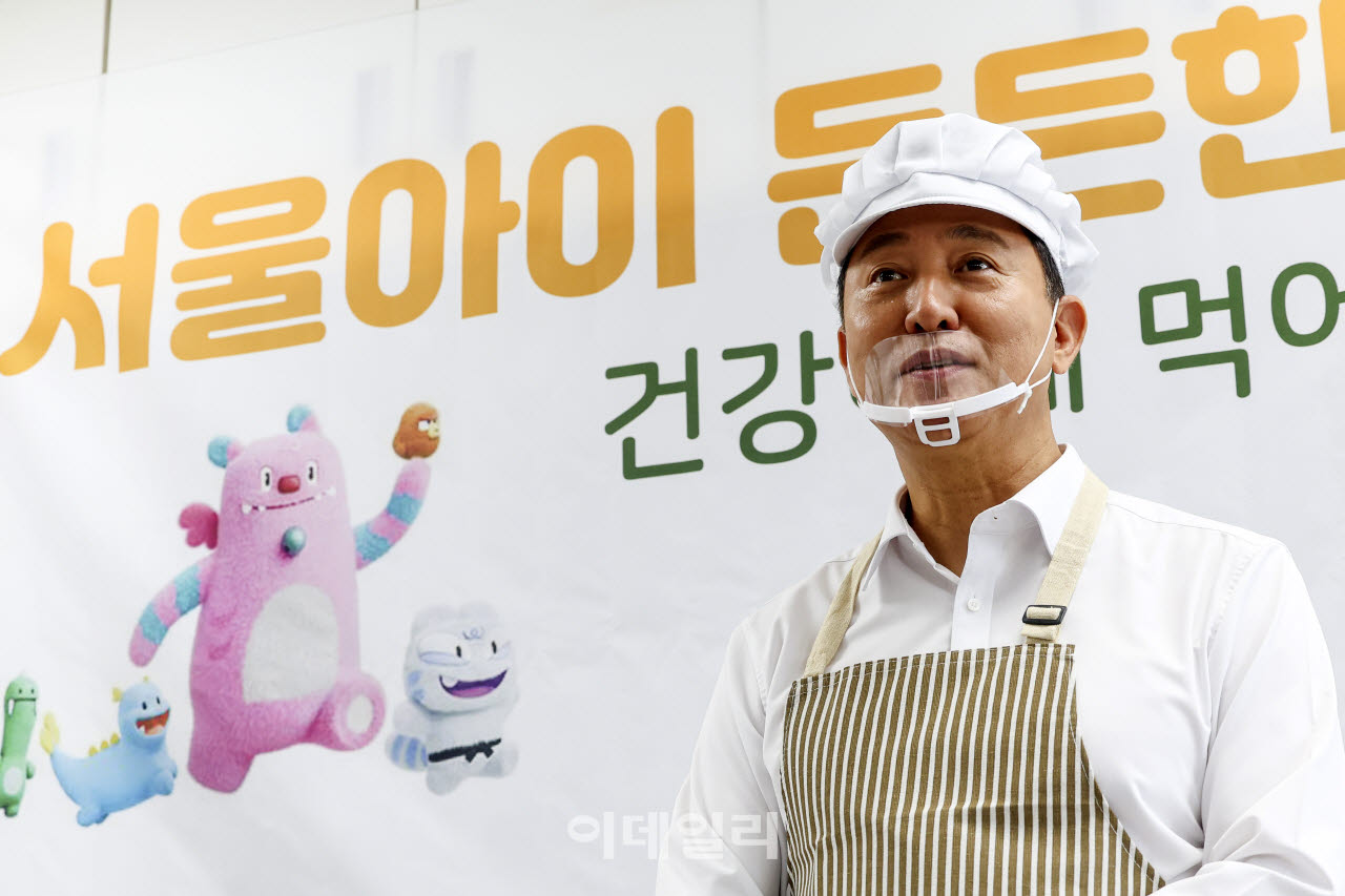 [포토] 오세훈, ‘서울아이 든든한끼’ 현장 점검