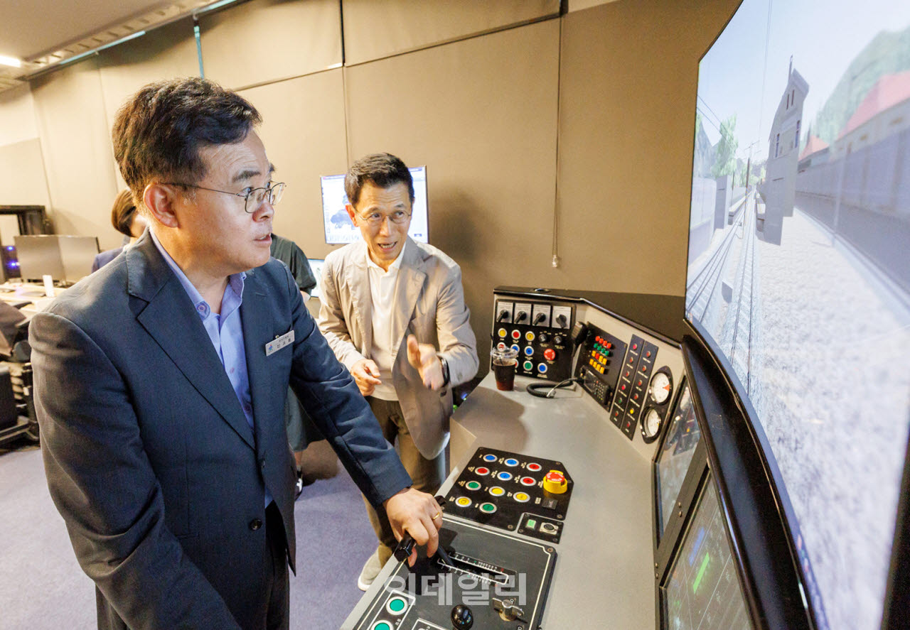 [포토] 진교훈 강서구청장, 시뮬레이션 전문기업 방문