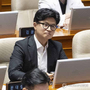 한동훈 “‘보완수사 금지’ 당론 민주당, 끝내 범죄자 편에…토론 나와라”