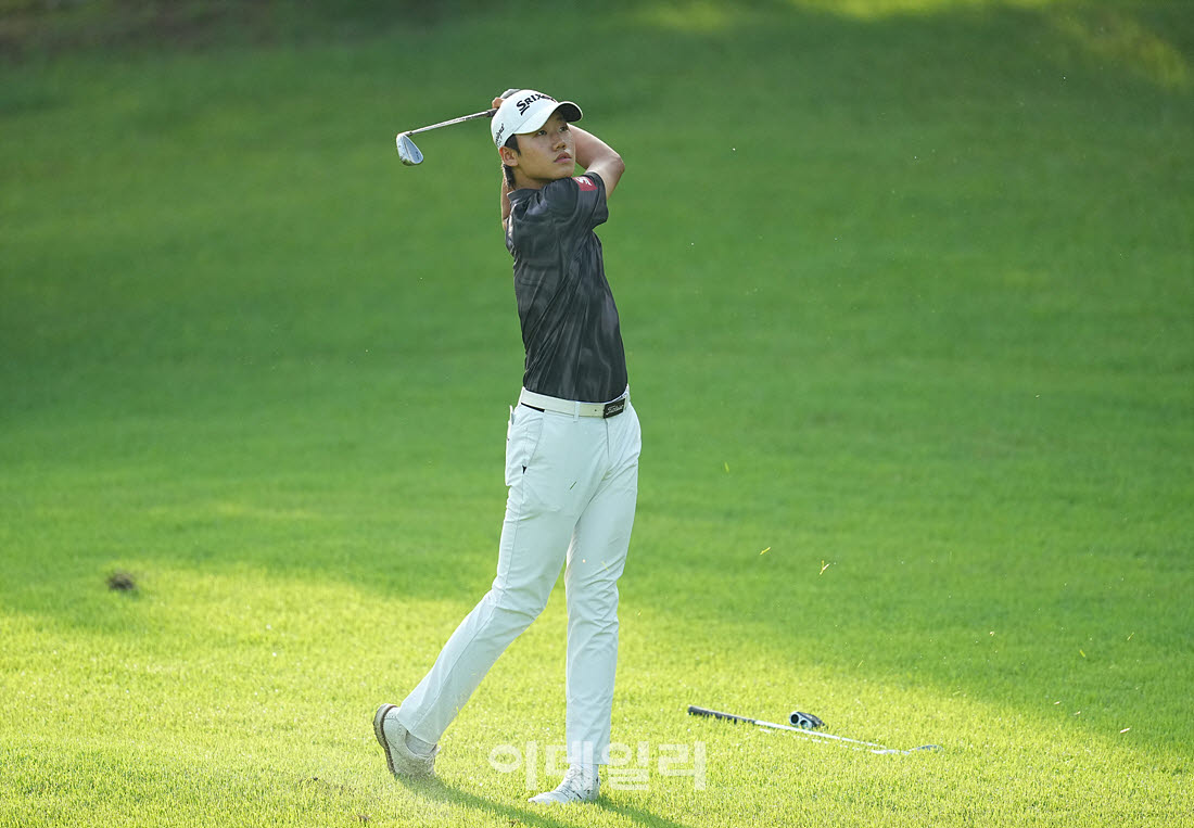 [포토]천지율,핀을 향한 아이언샷