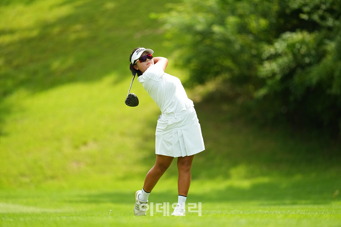 [포토]김명지,페어웨이 중앙으로 날린다