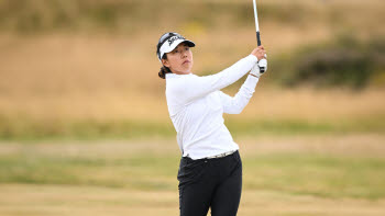 비바람 뚫은 신지은, 5타 차 단독선두...10년 만의 LPGA 우승 눈앞