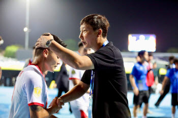 김상식, 베트남 축구 새 역사 썼다...베트남, 19경기 무패新