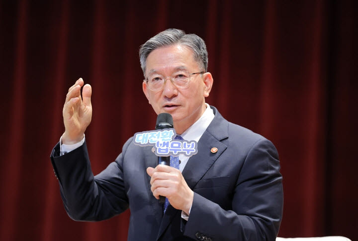 윤상현, 정성호 사의에 "태풍 못 막는다고 우산 접으면 안 돼"