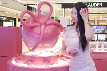 ‘장원영 브러시’ 면세점 상륙… 신세계免, 메디큐브 팝업 운영