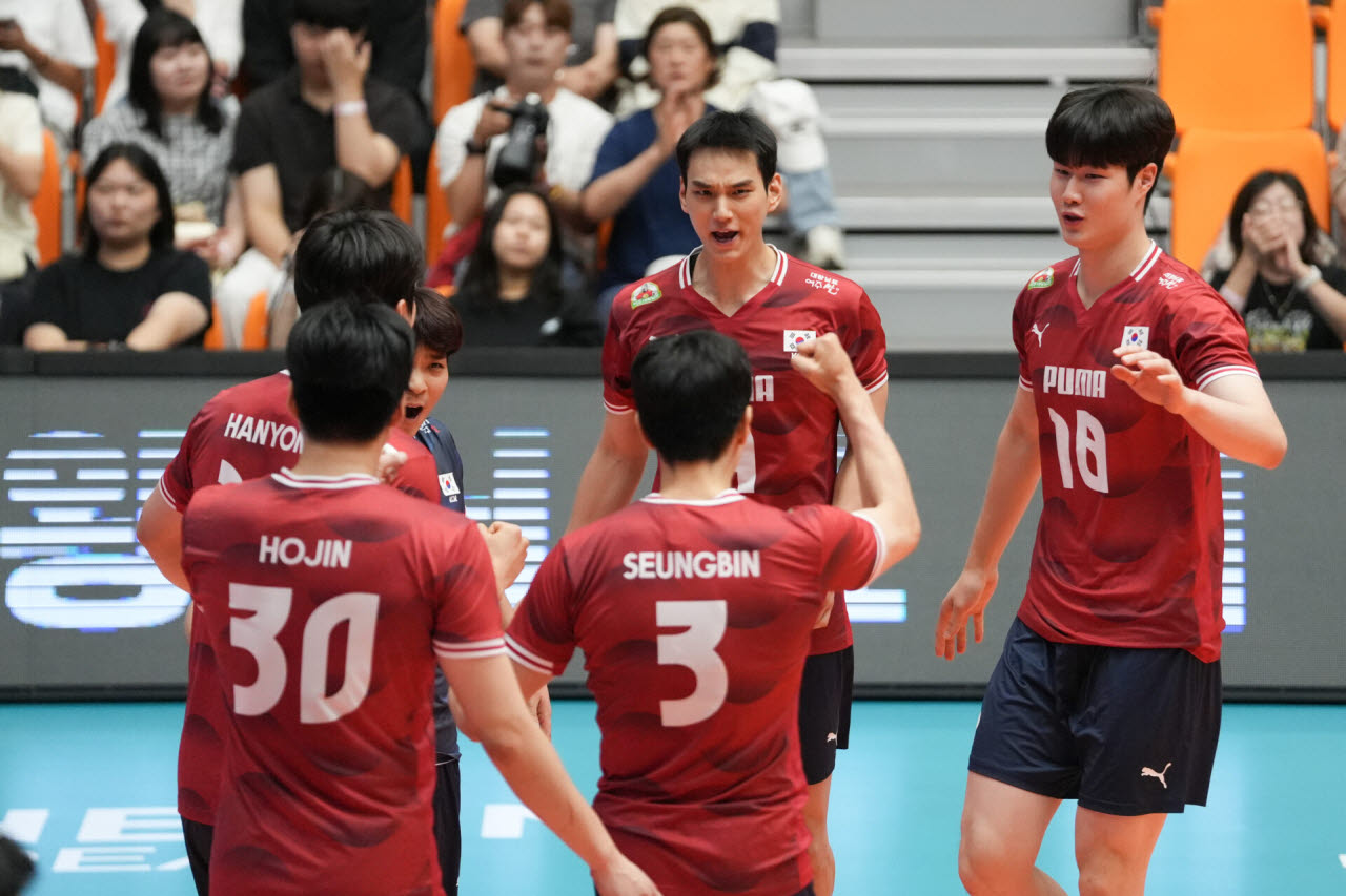 한국 남자배구, 브라질에 1-3 역전패…‘제천 시리즈’ 1승2패