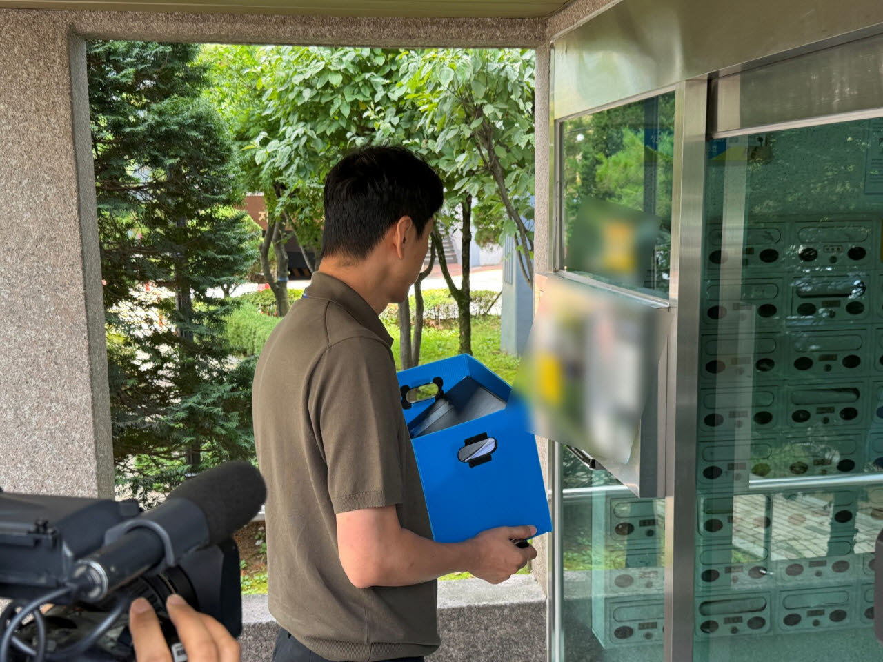 추가 혐의 밝혀지나…‘女중생 성매매 혐의’ 최영중 포렌식 참관