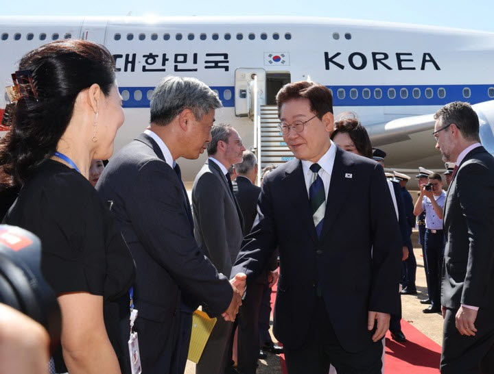李대통령 지지율 46.3%…2주 연속 하락[리얼미터]