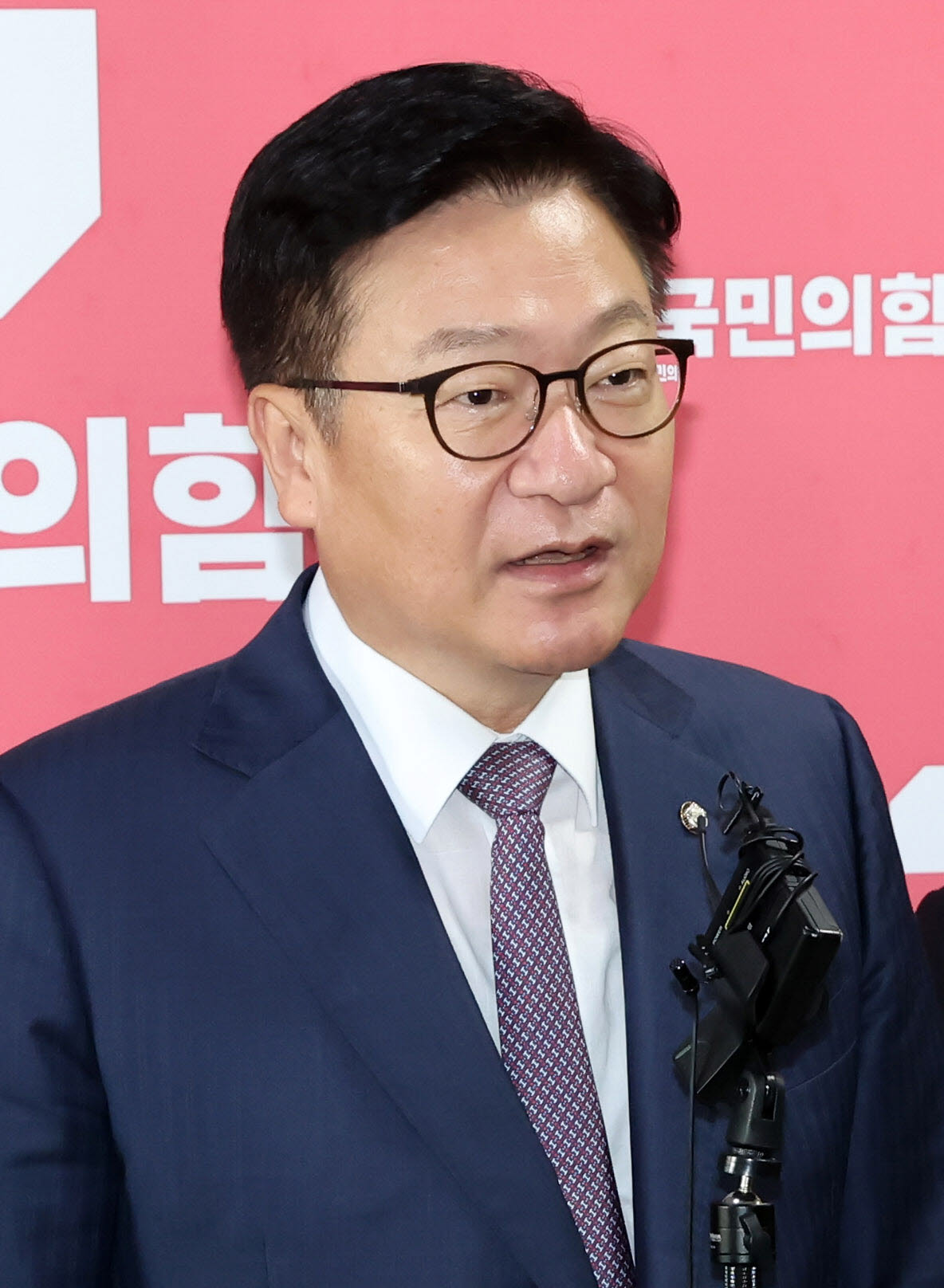 [포토]멱살소동 관련 브리핑하는 정점식 국민의힘 원내대표