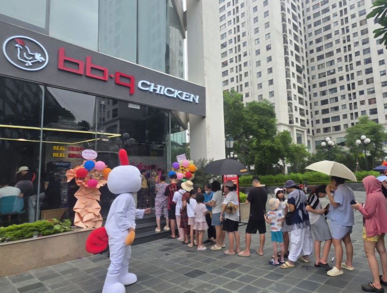 BBQ, 하노이·호치민에 매장 3곳 추가…"동남아 사업 확대"